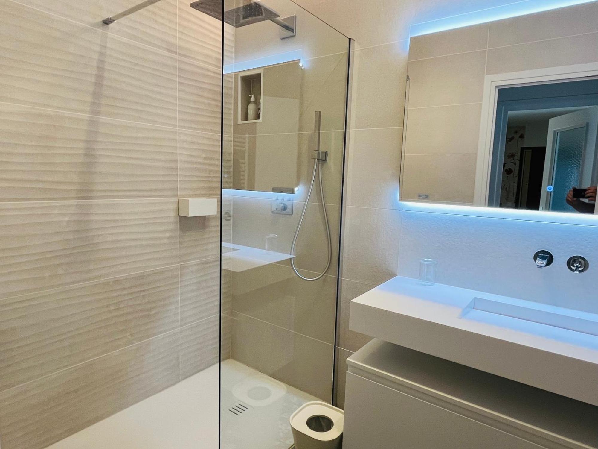 Central, Confort, Clim, 2 Chambres, Parking - 6e Apartment *