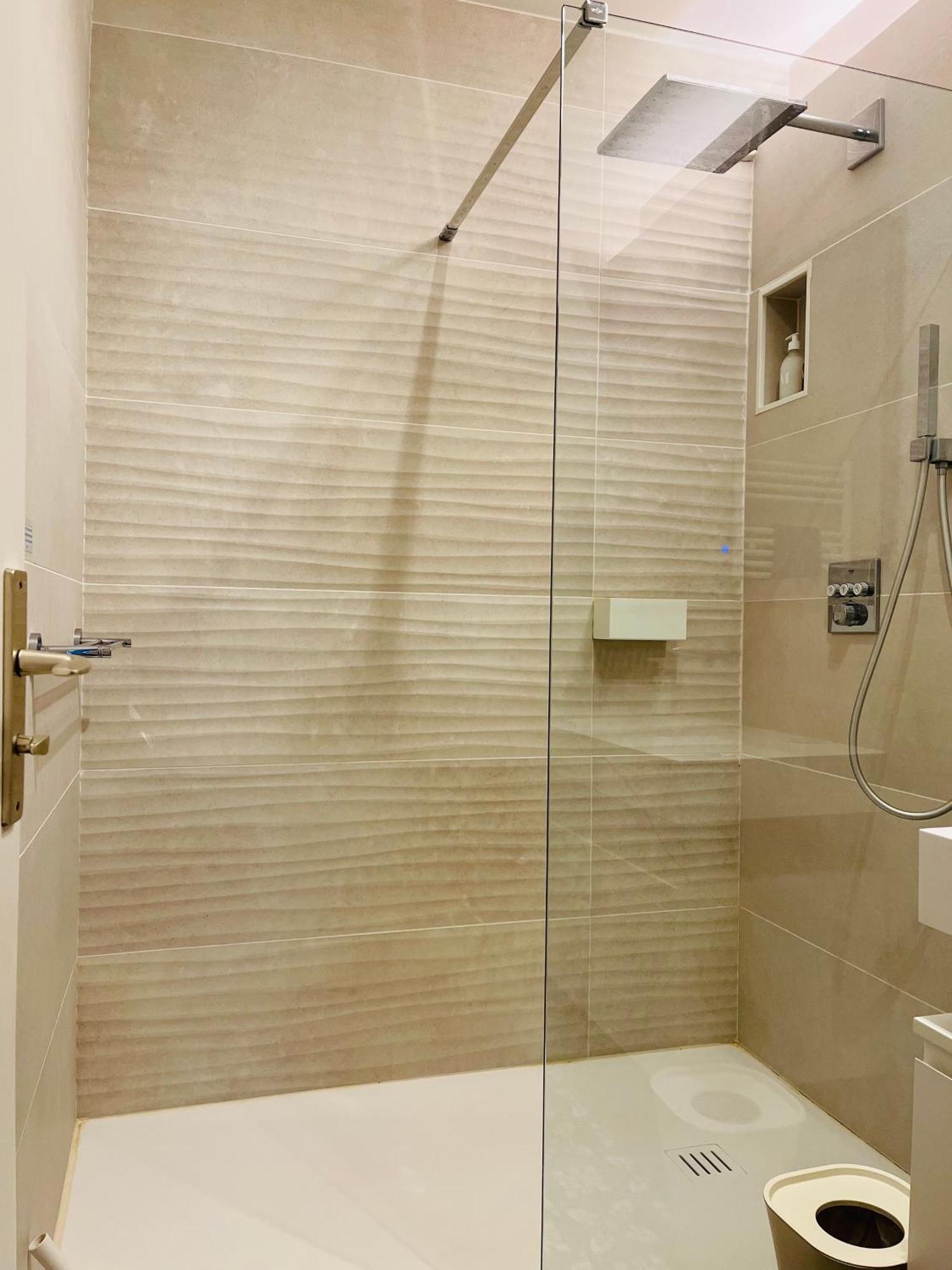 Central, Confort, Clim, 2 Chambres, Parking - 6e Apartment